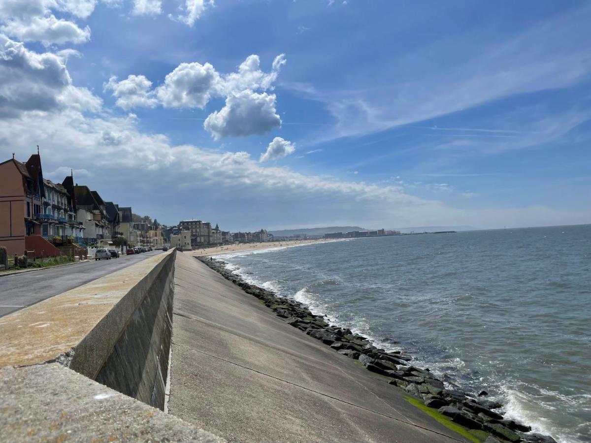 Appartement Face Mer Avec Terrasse Et Parking Trouville-sur-Mer Exterior foto
